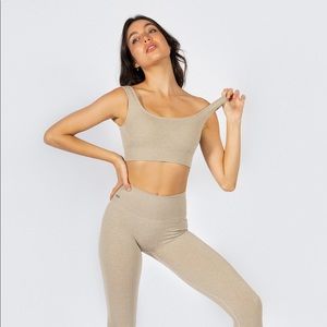 Ribbed contour seamless sports bra small